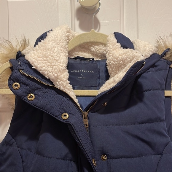 Like new Aeropostale vest with fur Sherpa hood. Size L. Navy colored. - Picture 2 of 10